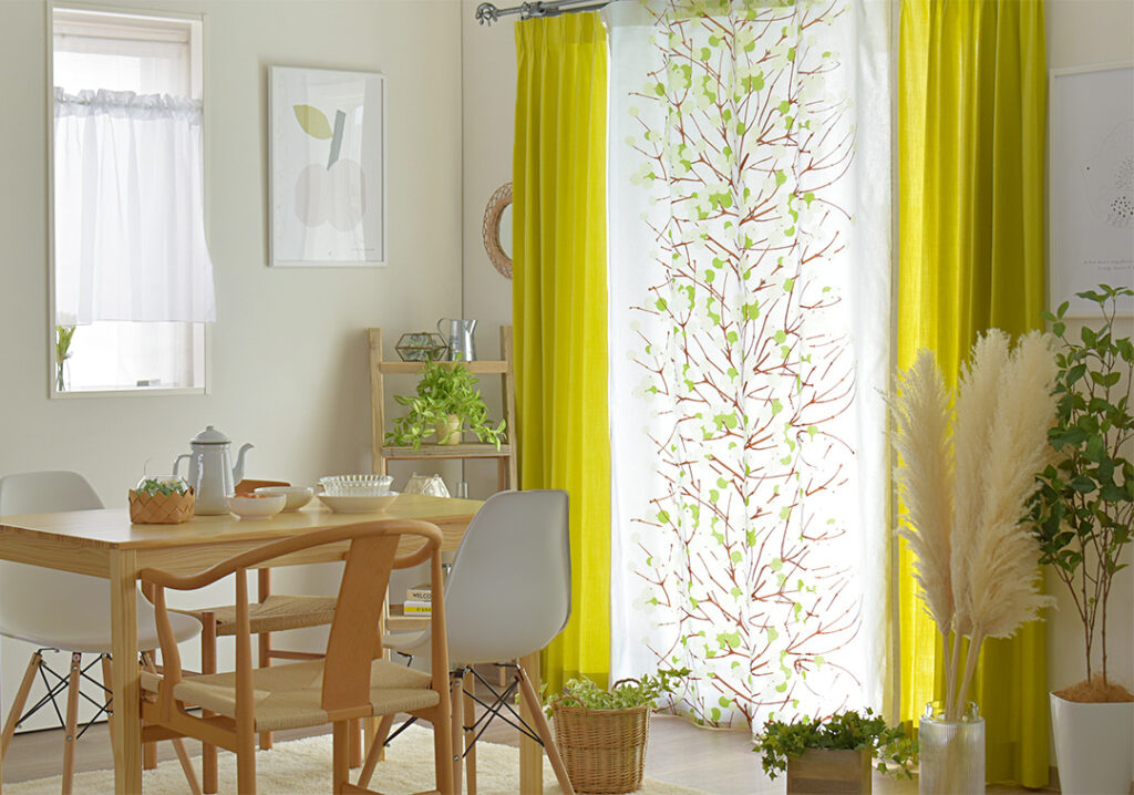 ルミマルヤ、パレットの北欧×無地カーテンコーディネート