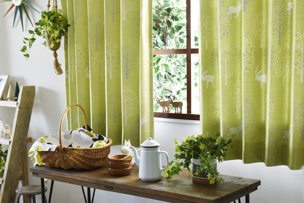 カーテン　ヒュッテ