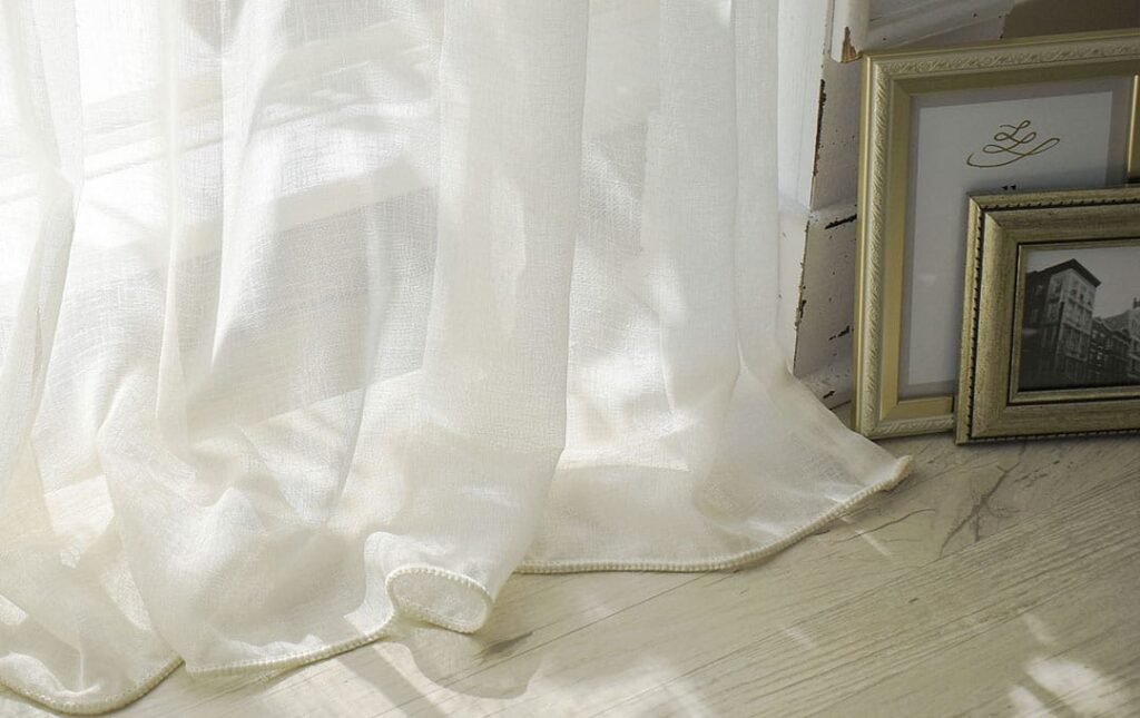 トルコレースカーテン プレミアムリネンの裾(ウェイトテープ仕様)
