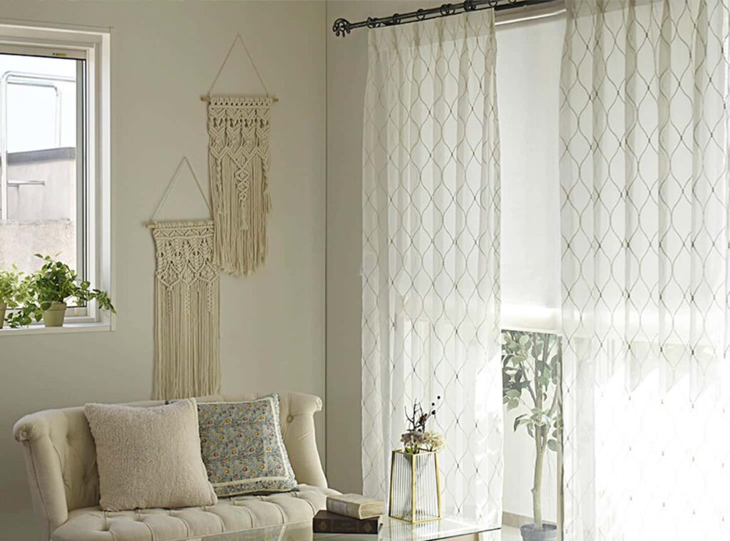 フロントレースのコーディネート例（シェードカーテン　マシュマロ×トルコレース　オペラ）